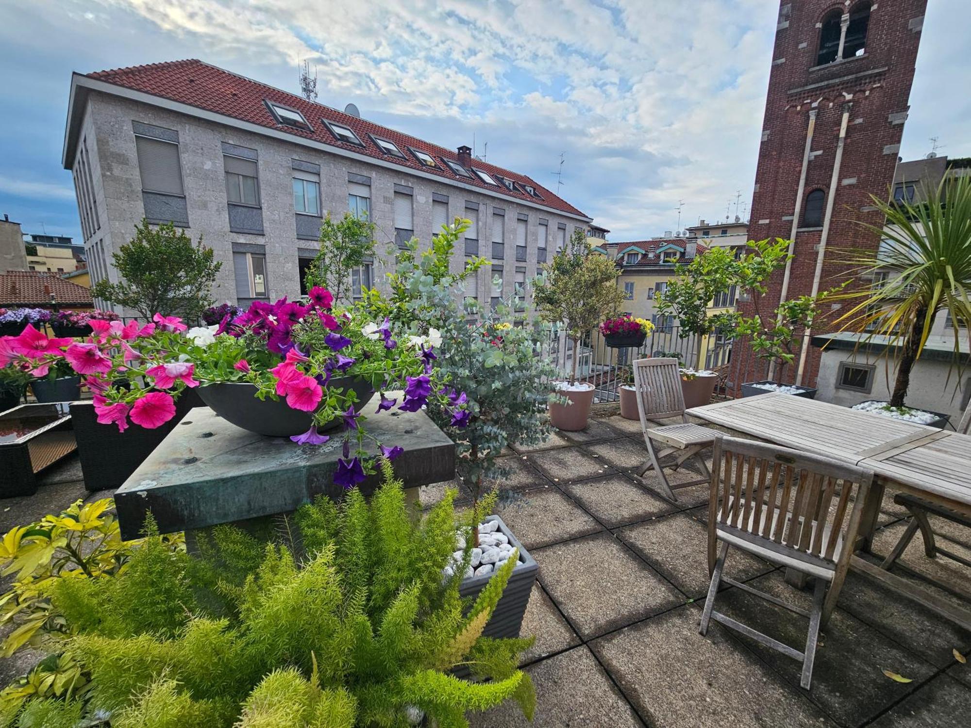 Exclusive Top Floor 2-Bedroom Flat Milano Exterior foto