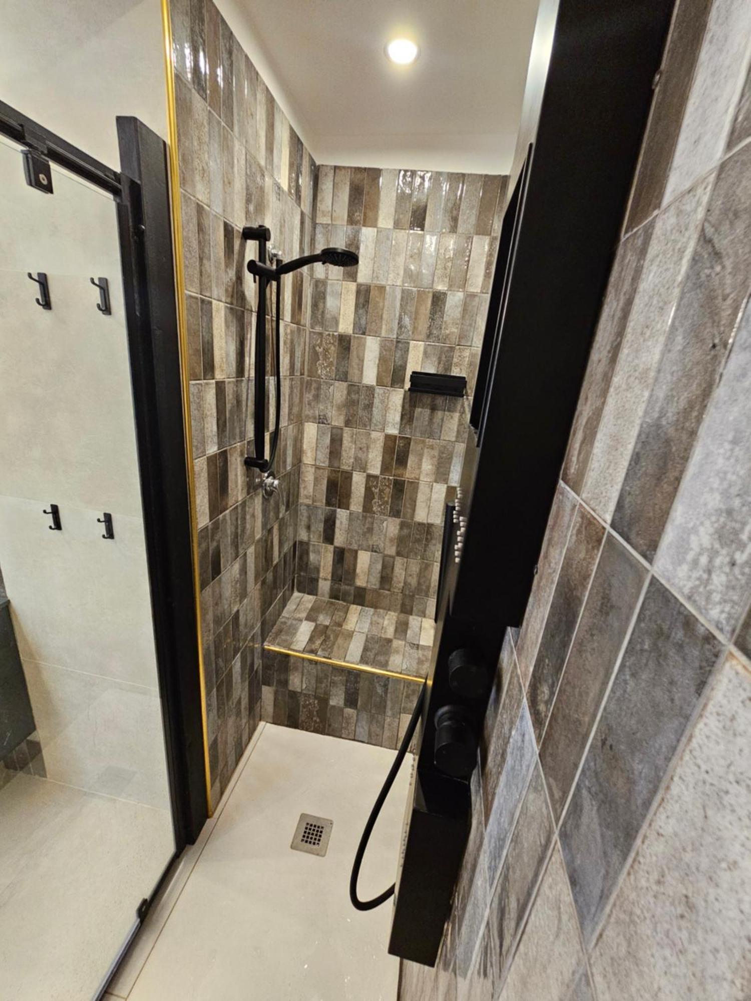 Exclusive Top Floor 2-Bedroom Flat Milano Exterior foto