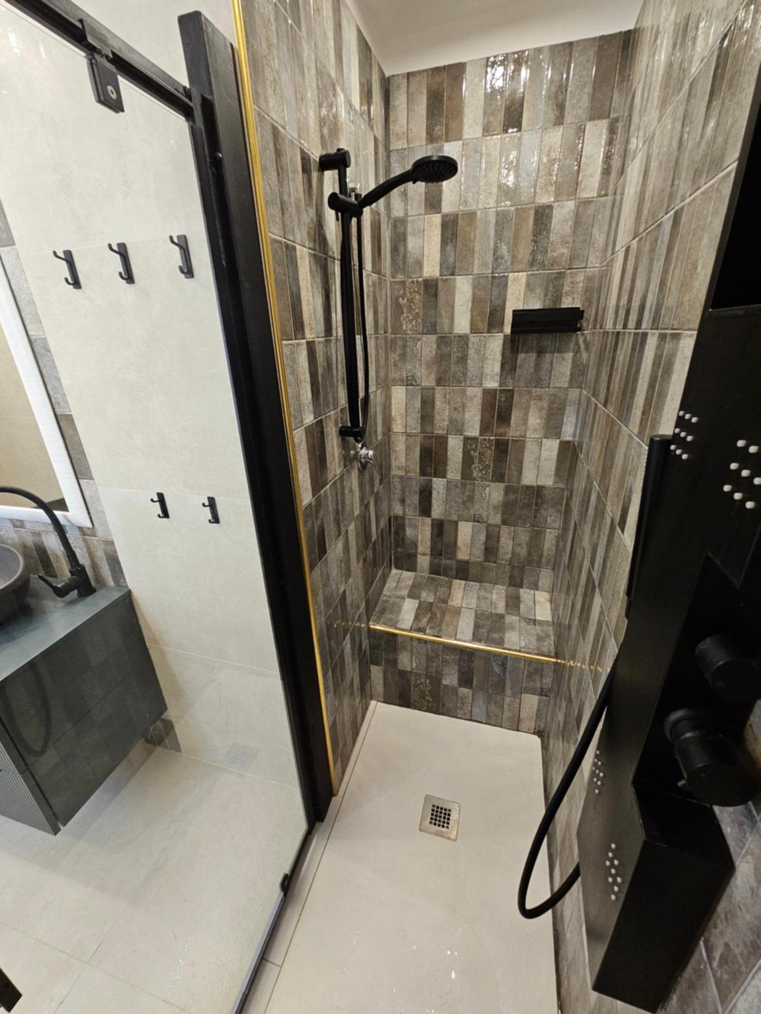 Exclusive Top Floor 2-Bedroom Flat Milano Exterior foto