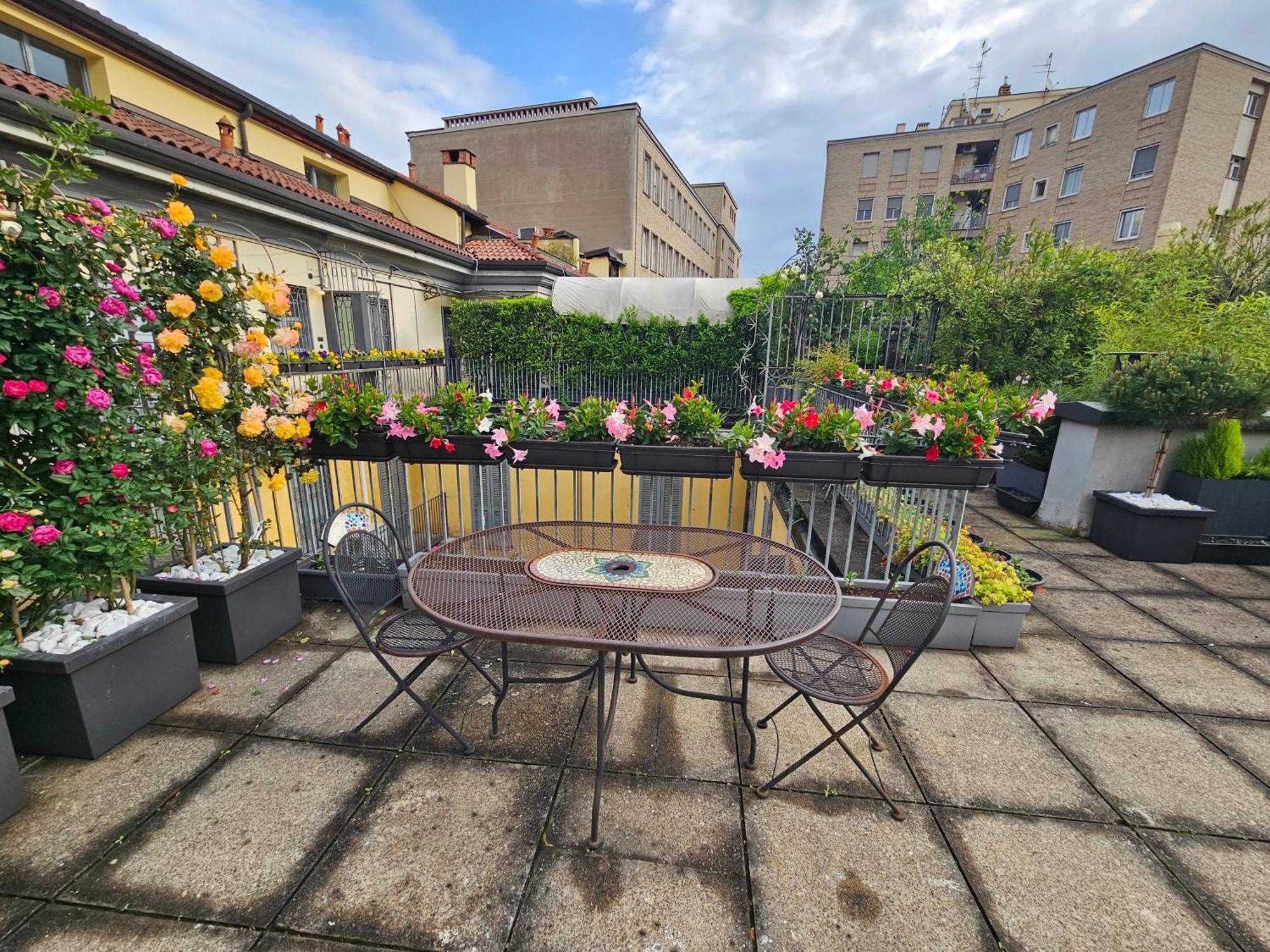 Exclusive Top Floor 2-Bedroom Flat Milano Exterior foto