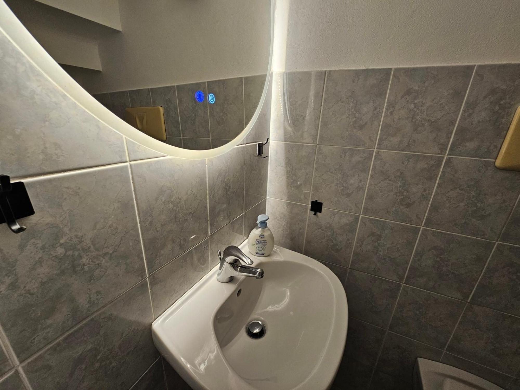 Exclusive Top Floor 2-Bedroom Flat Milano Exterior foto