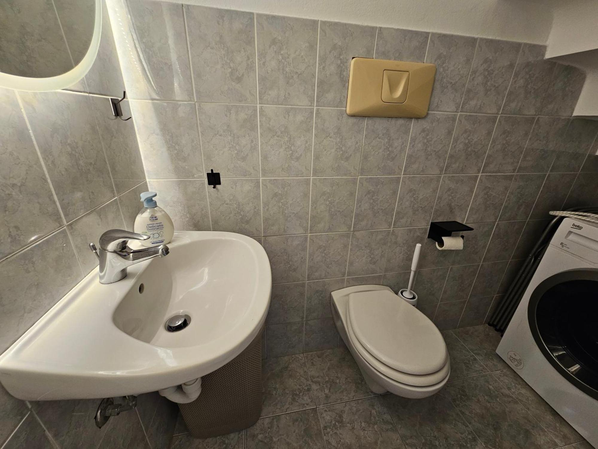 Exclusive Top Floor 2-Bedroom Flat Milano Exterior foto